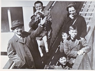 Boarding SouthCruise 18 April 1955 (Dad in the centre right)