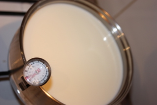 Heat the milk to 85 degrees C
