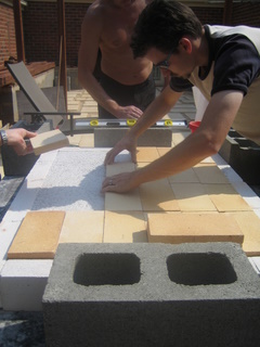 Laying ceramic tiles on the vermiculite perlite base