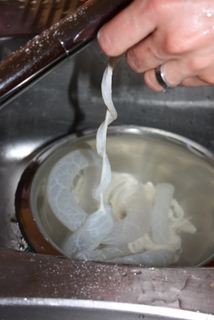 Fill the intestine casing with water